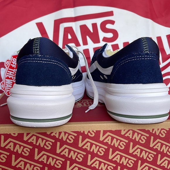 Vans Men’s Old Skool Over
Pop Color Dress Blues
VNOA7Q5ELKZ
platforms - sneakers - Picture 15 of 16